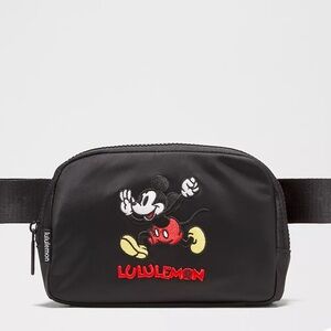 NWT Disney x lululemon
Everywhere Belt Bag 1L Mickey in Motion Graphic